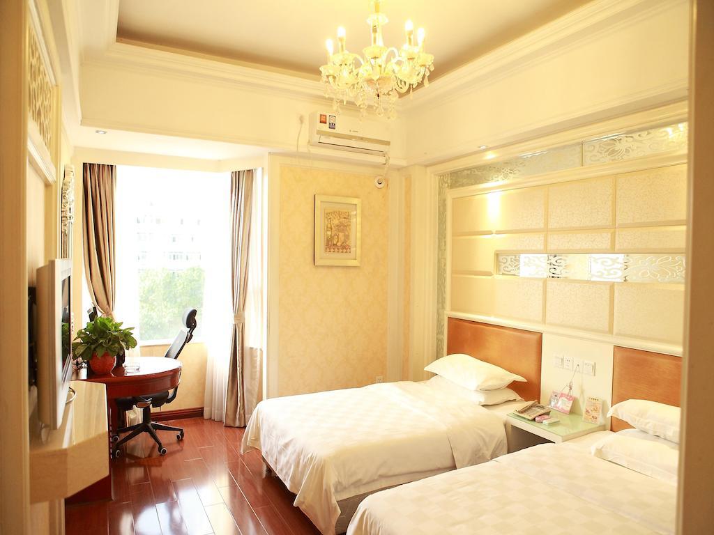 Bluesky Hotel Canton Extérieur photo