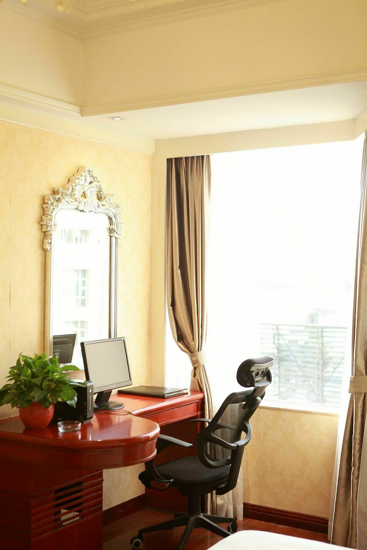 Bluesky Hotel Canton Extérieur photo