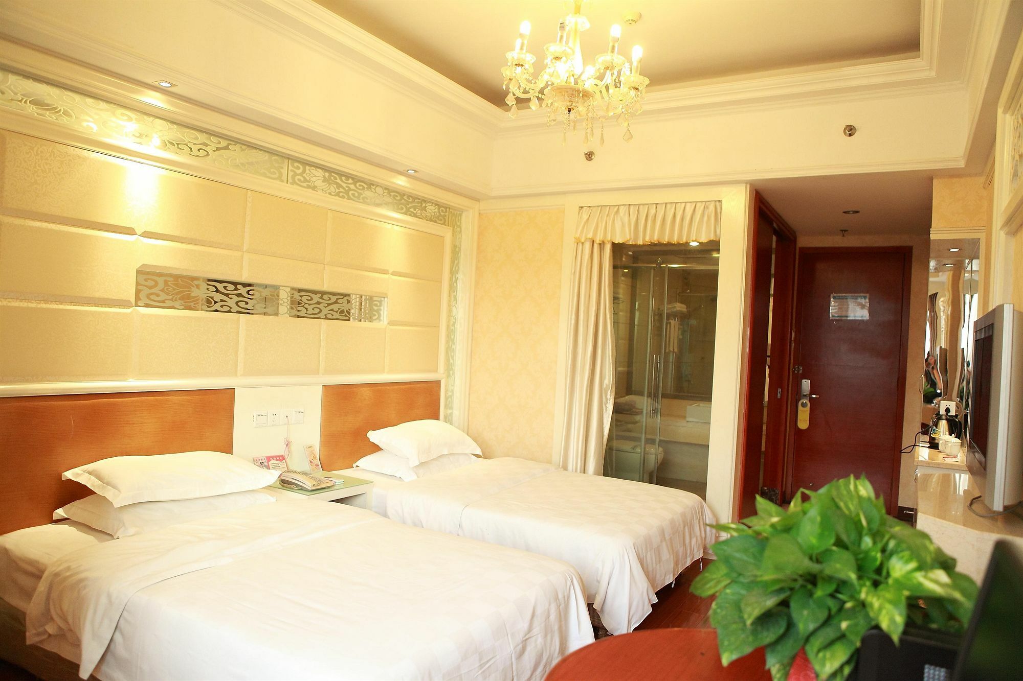 Bluesky Hotel Canton Extérieur photo