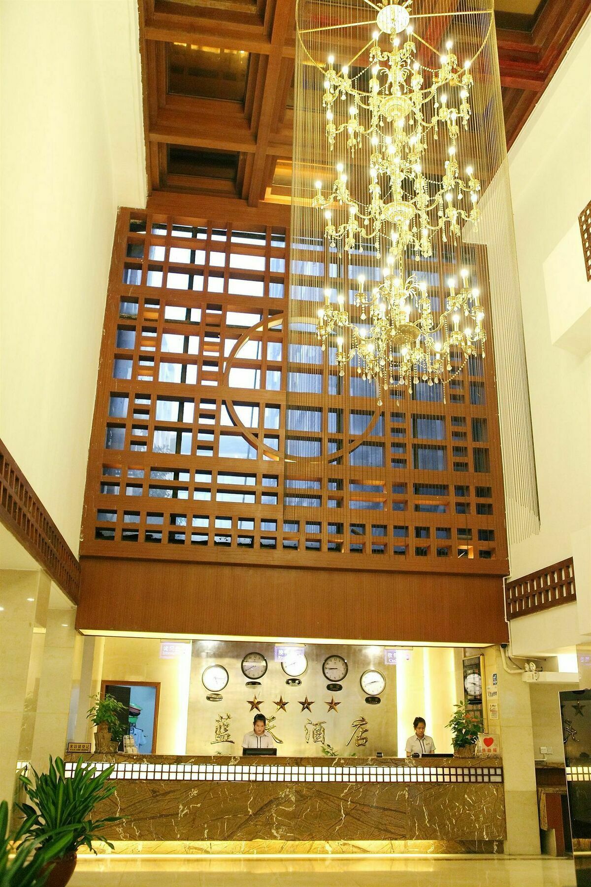 Bluesky Hotel Canton Extérieur photo